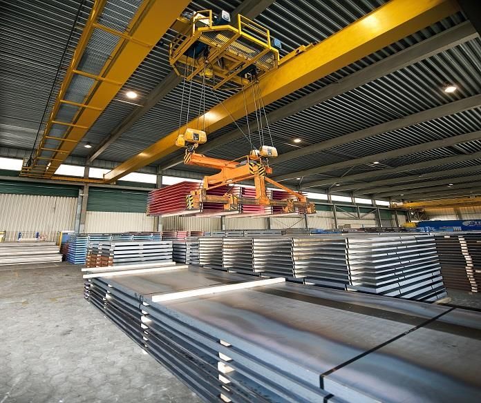 Gantry Cranes and Heavy Forklifts